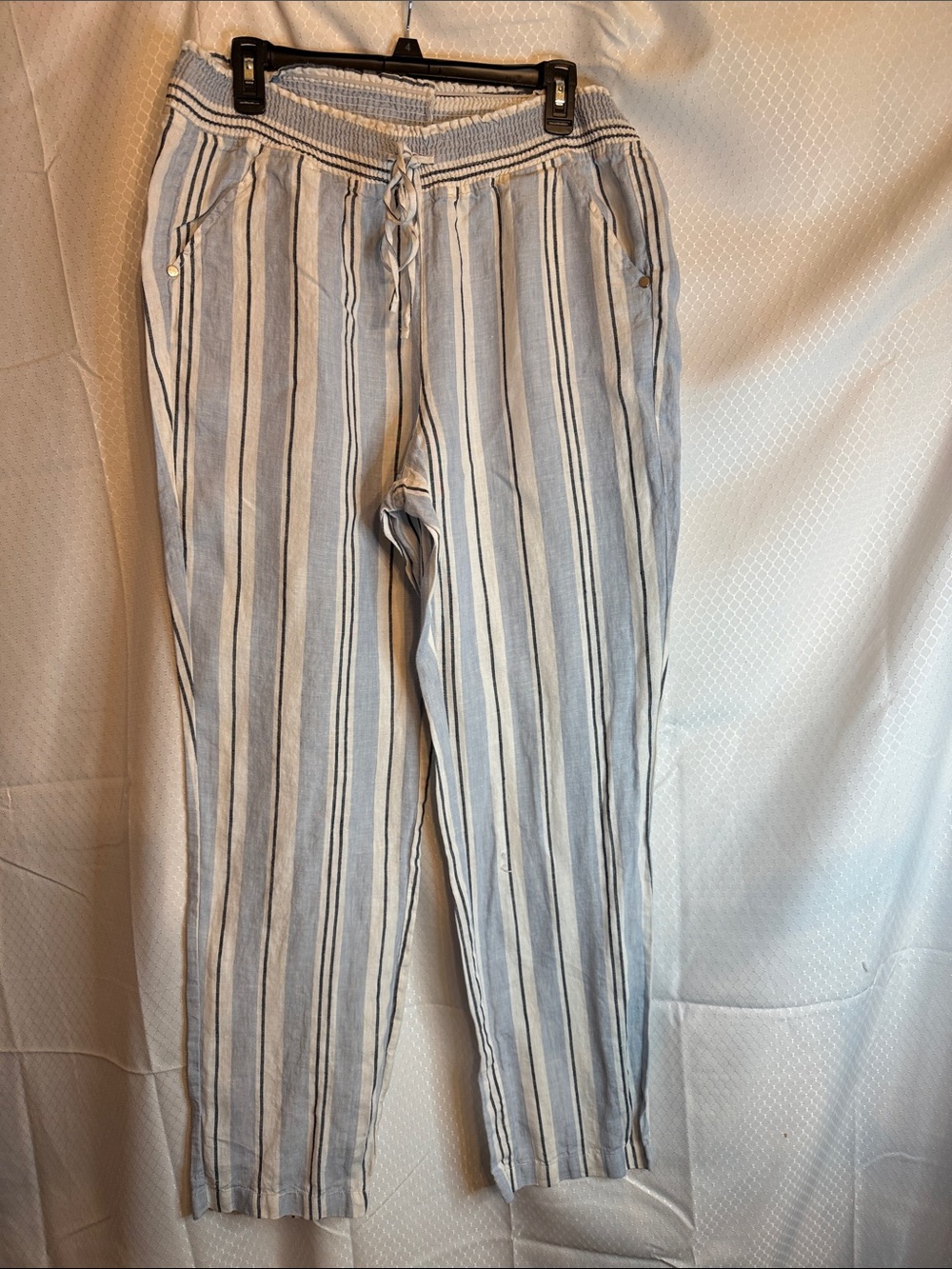 GUESS linen elastics waist pants in a size Large